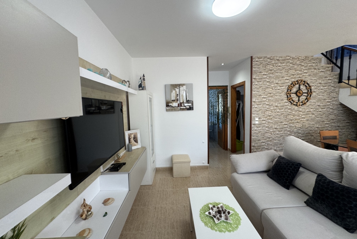 1196- Casa / Chalet adosado en venta en Calle Castelló , Calig