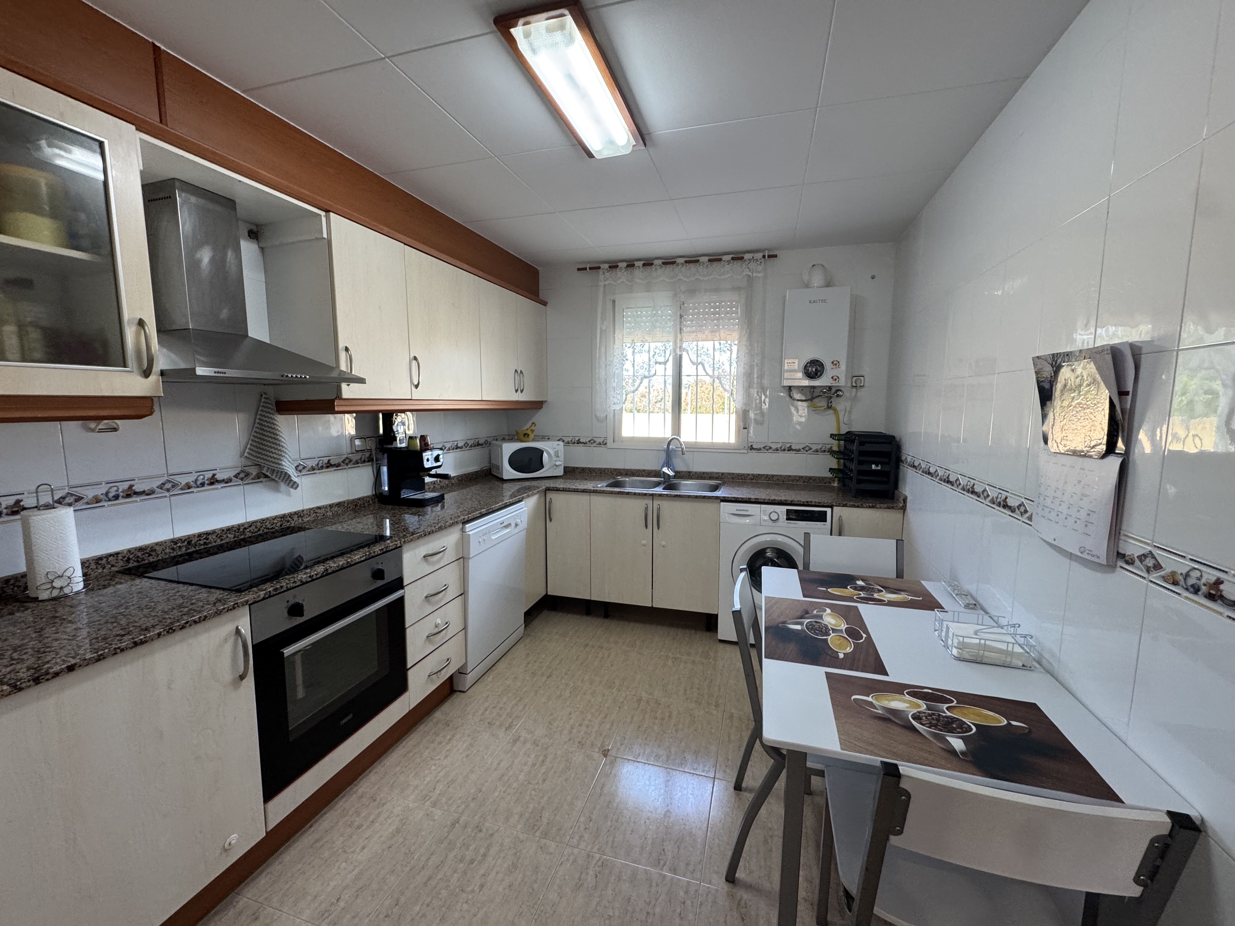 1196- Casa / Chalet adosado en venta en Calle Castelló , Calig