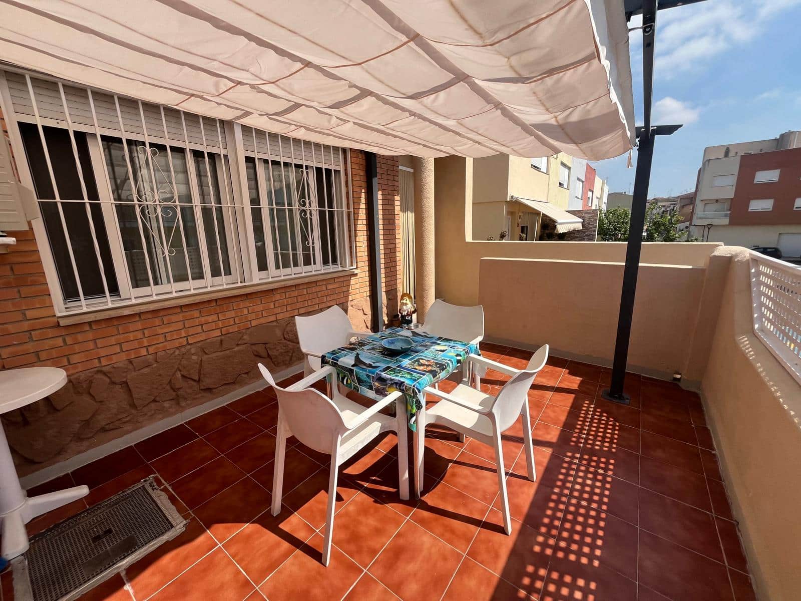 1196- Casa / Chalet adosado en venta en Calle Castelló , Calig