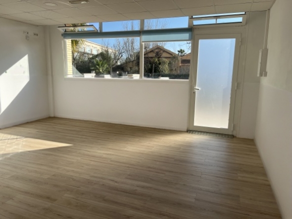 1193L- Local Premium con Jardín Privado junto al Mar