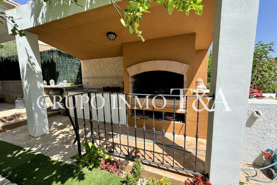 1202- Casa o chalet independiente en venta en Carretera de ľ Estación