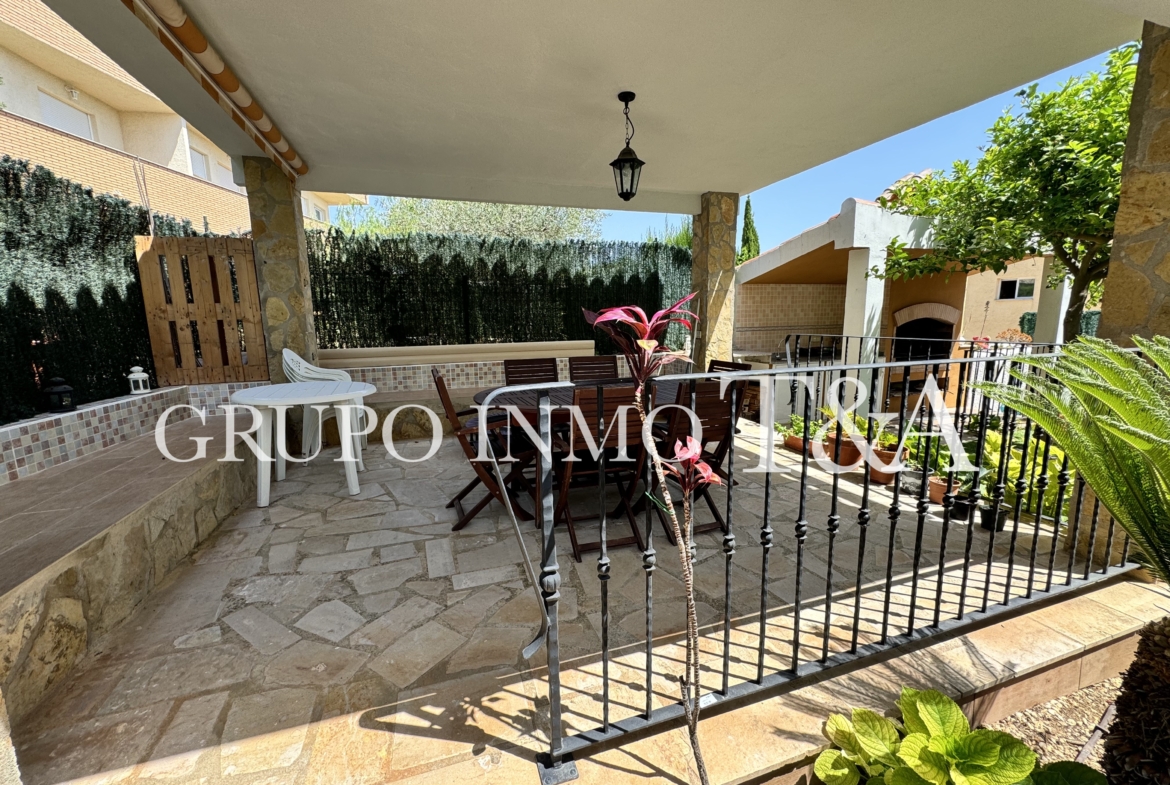 1202- Casa o chalet independiente en venta en Carretera de ľ Estación