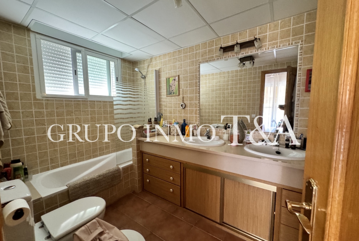 1202- Casa o chalet independiente en venta en Carretera de ľ Estación