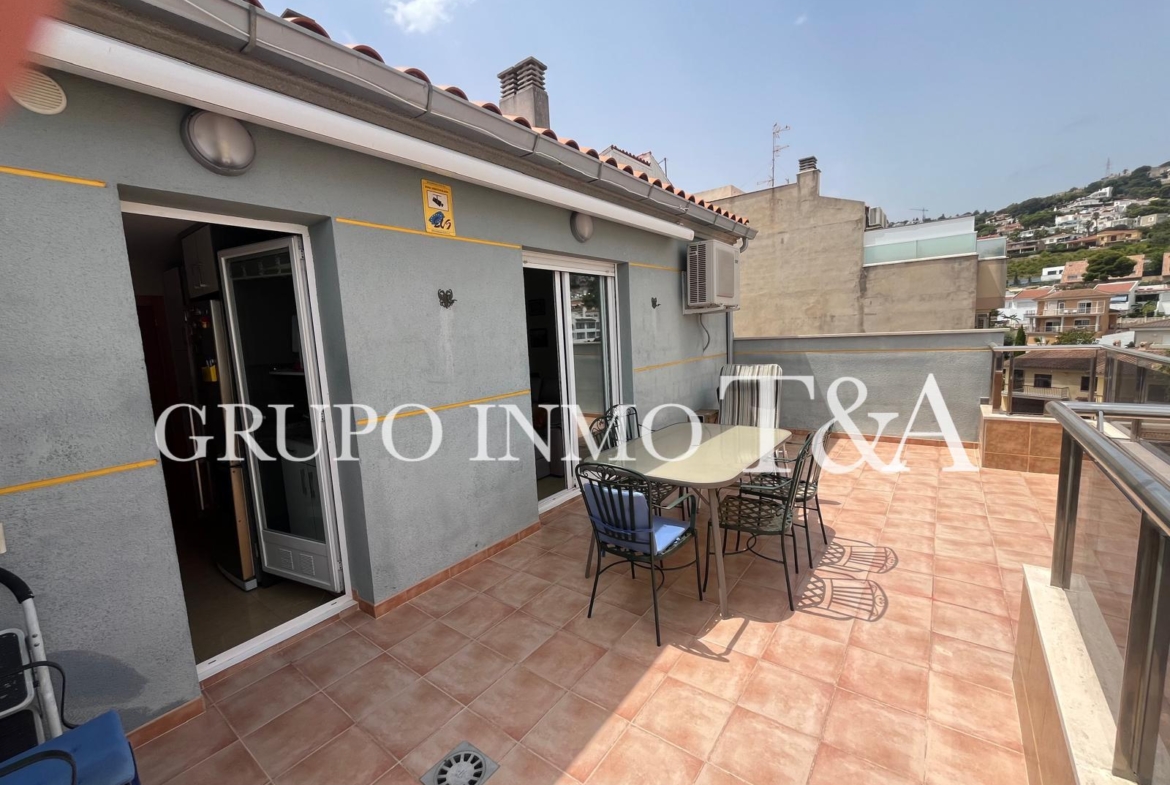 1205- Ático en venta en Calle de Gregal