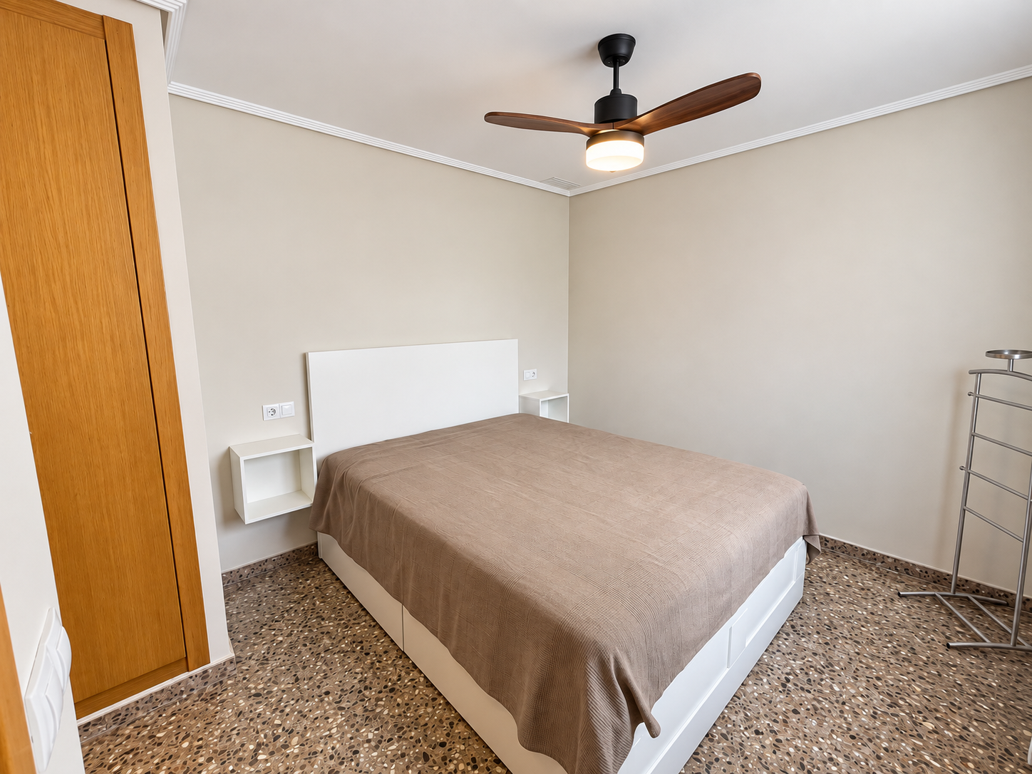 1 1213- Ático en venta en Calle de Vilanova d’Avinyó