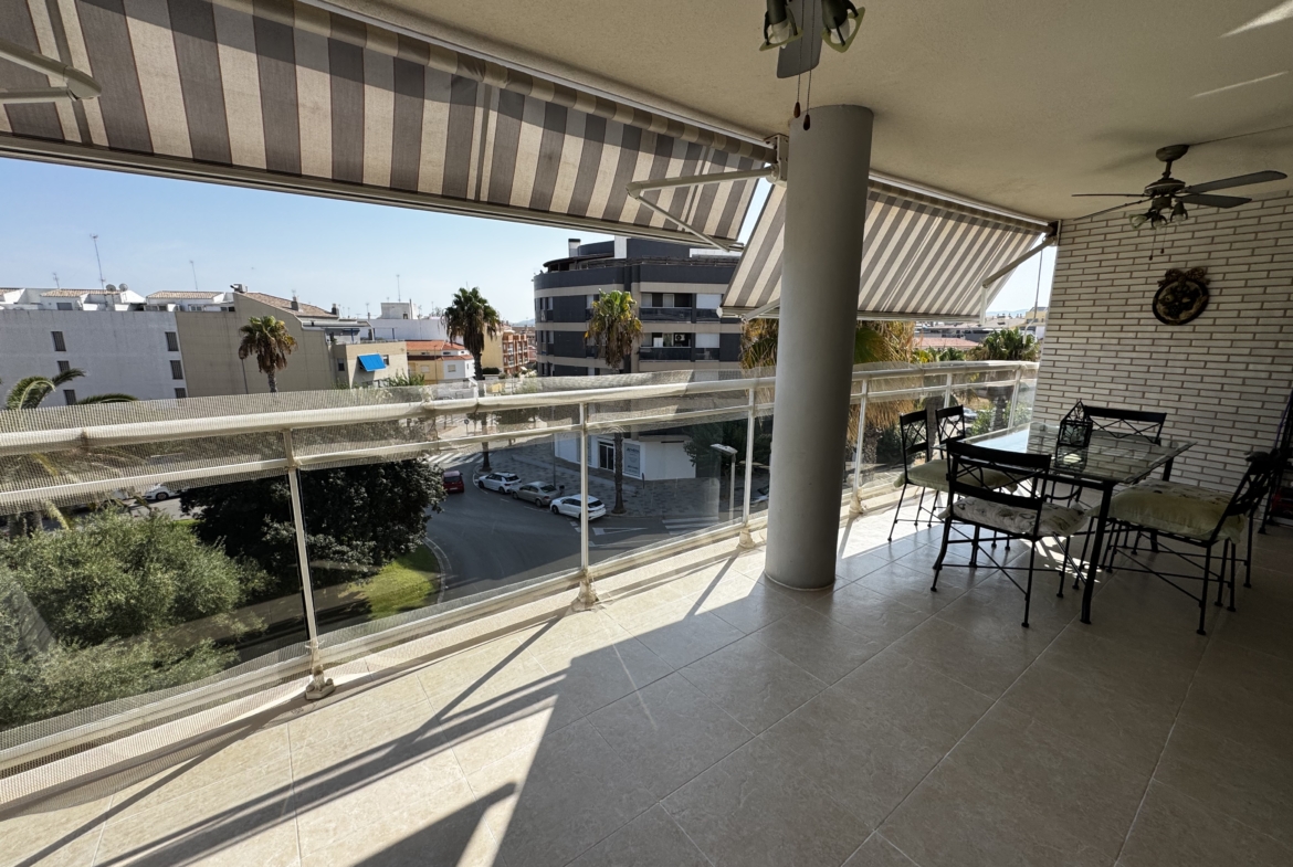 1208- Piso en venta en Avenida de les Corts Valencianes