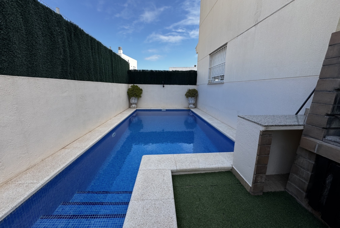 1211- Casa o chalet independiente en venta en Cervera