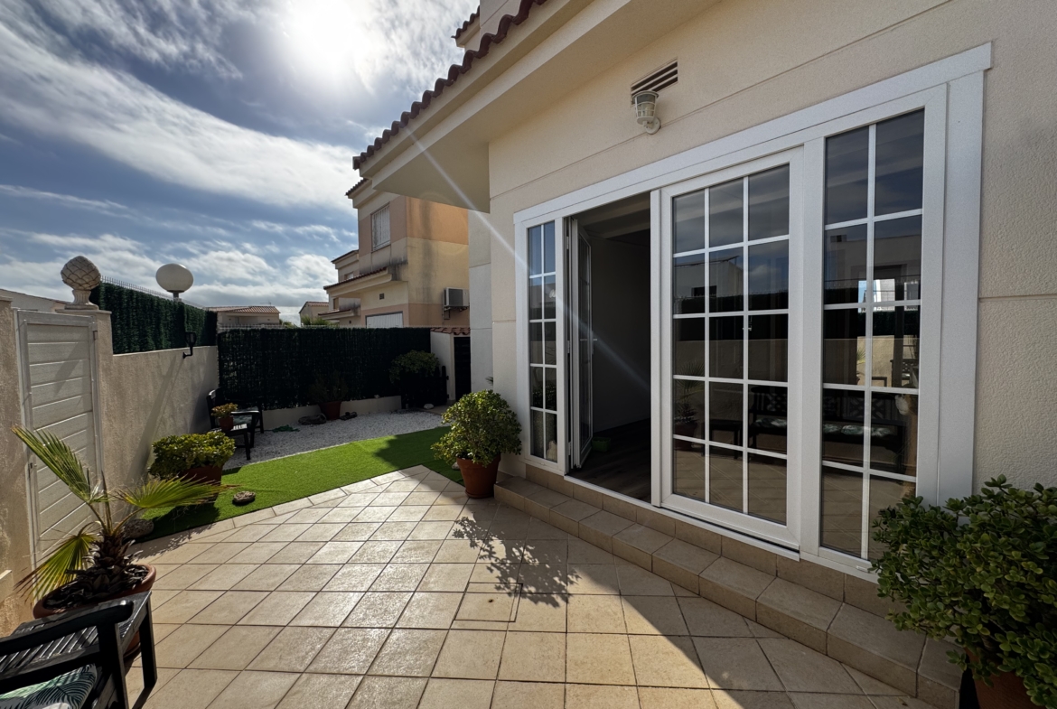 1211- Casa o chalet independiente en venta en Cervera